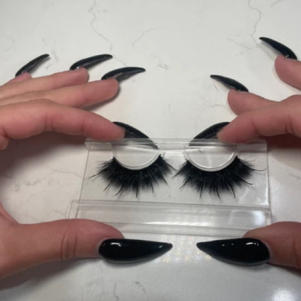 Whimsical Wink Volume Lash